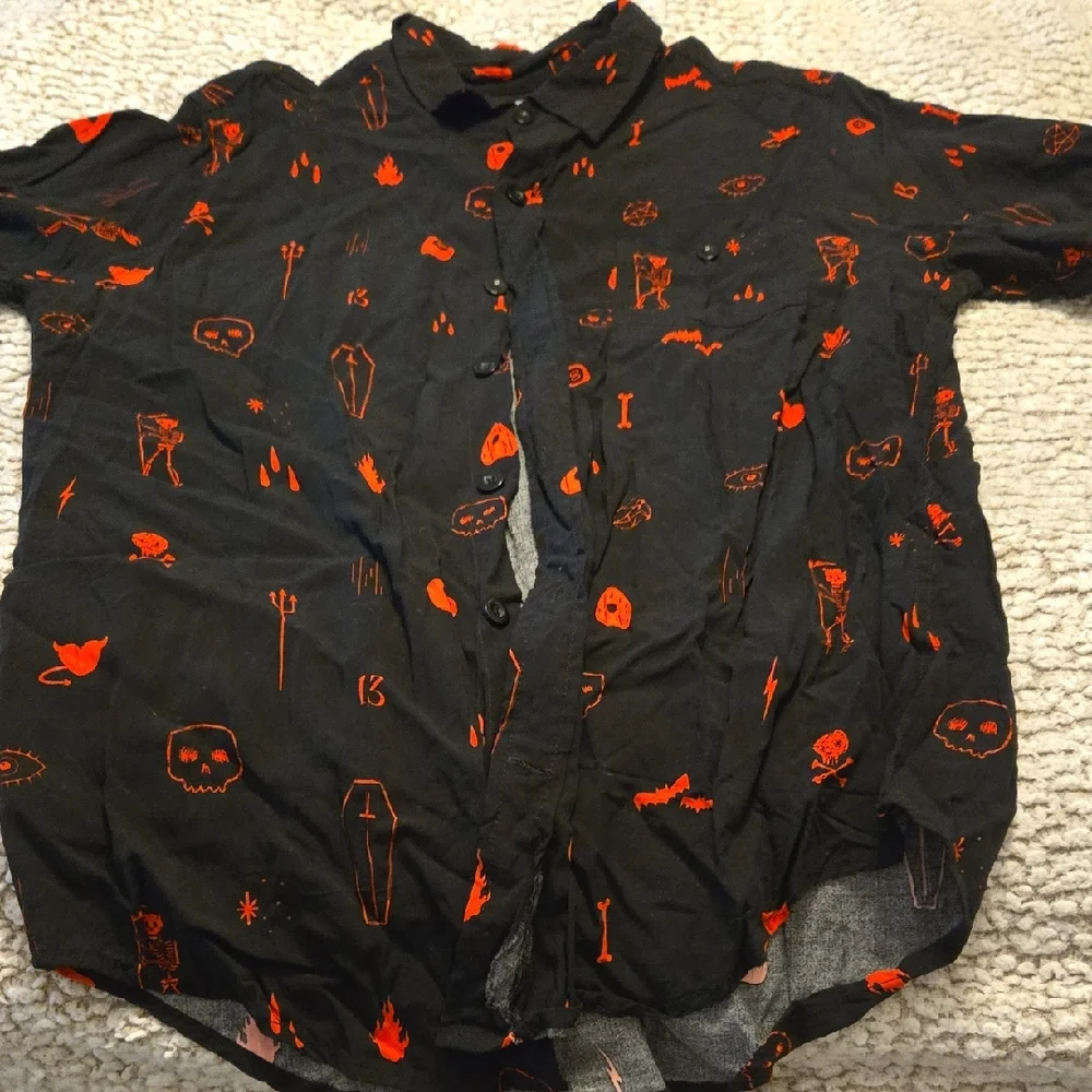 Men's Hot Topic Button Up Shirt - Picture 1 of 3